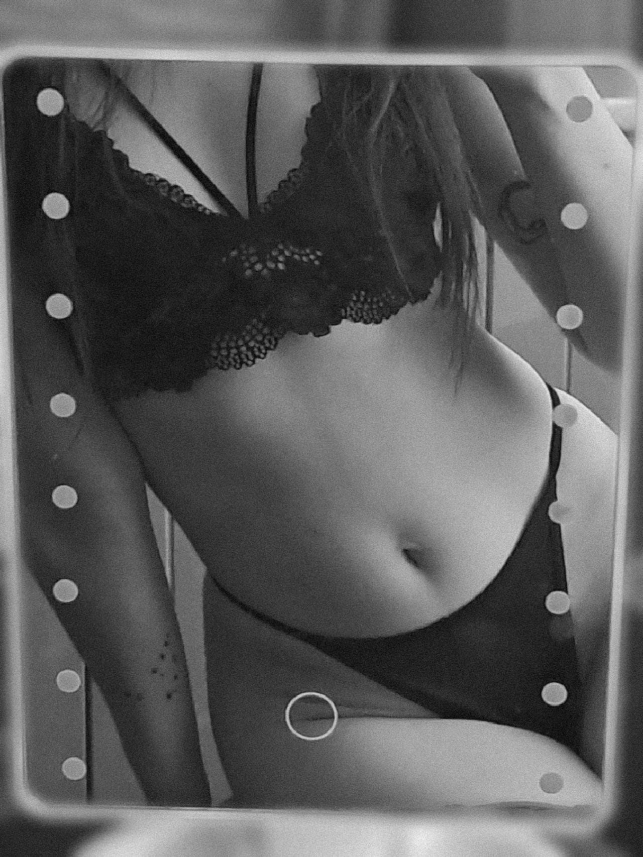 Lingerie Selfie: How to Perfect the Art of Foreplay from Afar