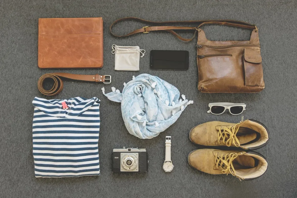 10 Things You Must Carry When Travelling