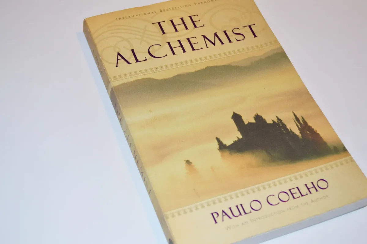 7 POWERFUL LIFE LESSONS YOU WILL LEARN FROM ‘THE ALCHEMIST’BY PAULO COELHO