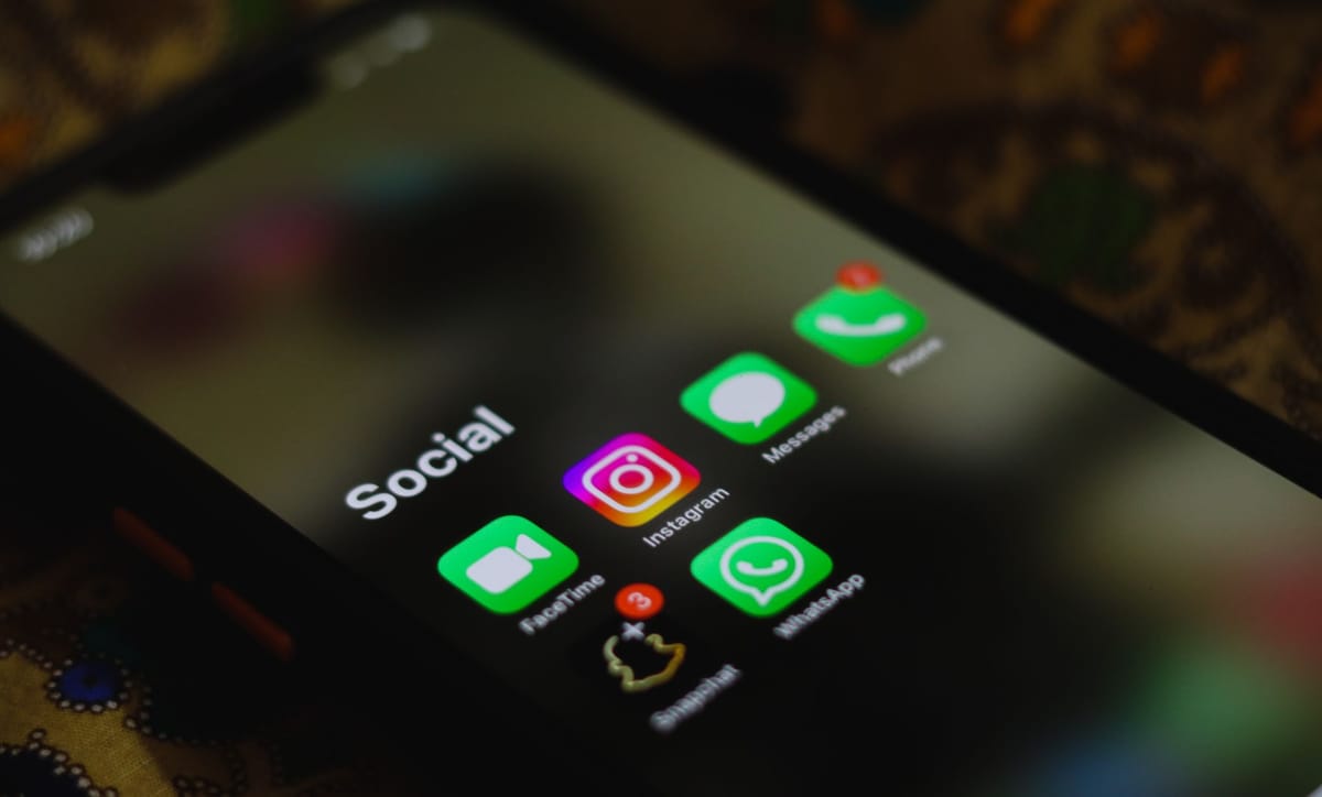 Navigating Social Media Envy: Protecting Your Peace Online