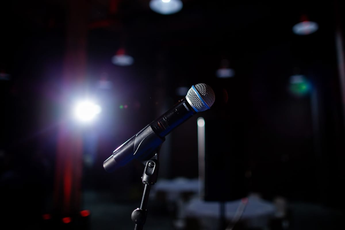 The Evolution of Stand-Up Comedy in the Age of Algorithm-Driven Shorts