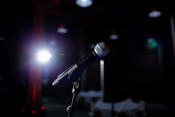 The Evolution of Stand-Up Comedy in the Age of Algorithm-Driven Shorts