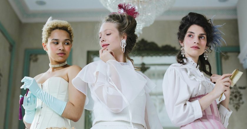 Corsets: From Vintage to Vamp – Embracing the Timeless Allure