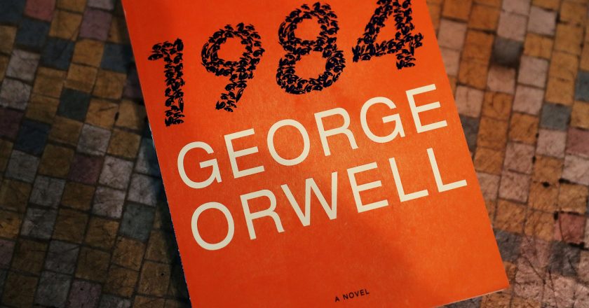 “1984” by George Orwell — A Vision Too True: Complete Review, Banned History, Themes, and the Story Behind the Writer